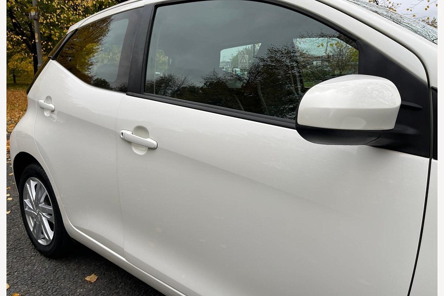 2015 Toyota AYGO photo 13