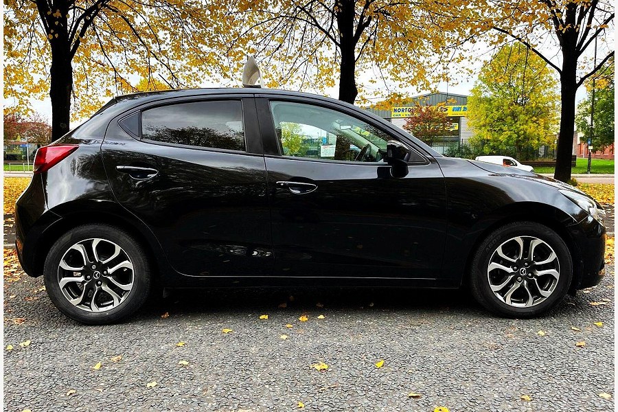 2016 Mazda Mazda2 photo 8