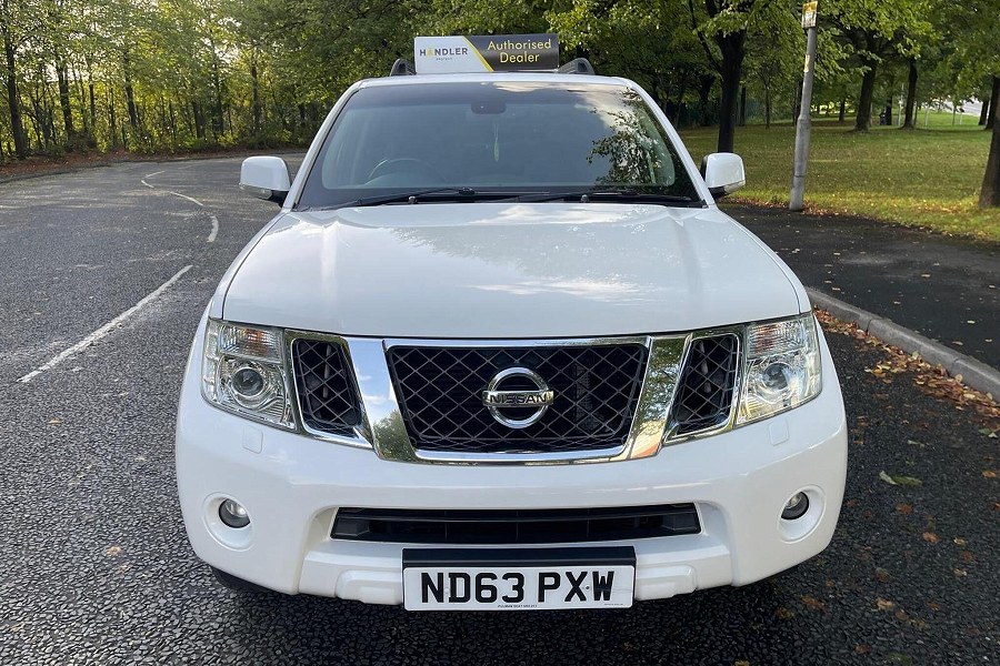 Nissan Pathfinder photo 2