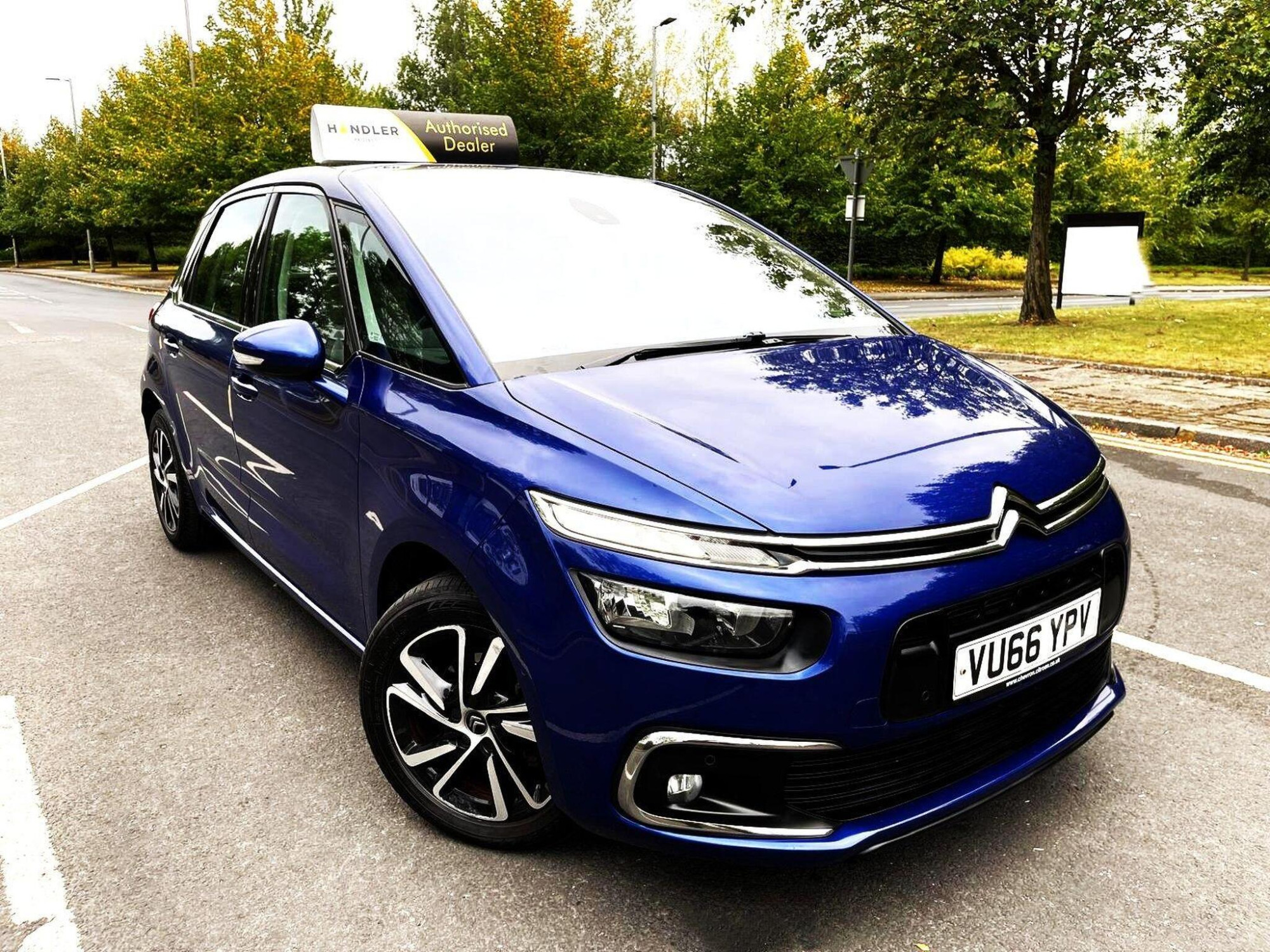 2016 Citroen C4 Picasso 1.6 BlueHDi Feel Euro 6 (s/s) 5dr for sale at Bros Motors