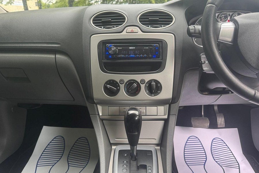 2010 Ford Focus photo 13