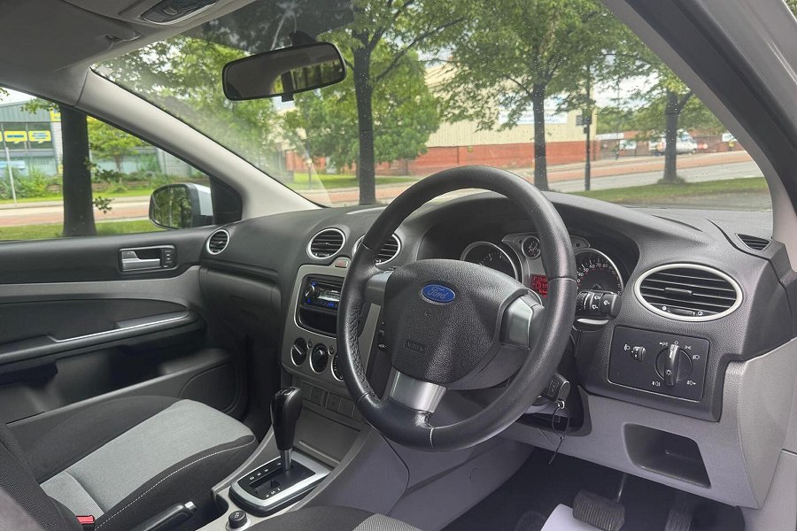 2010 Ford Focus photo 14