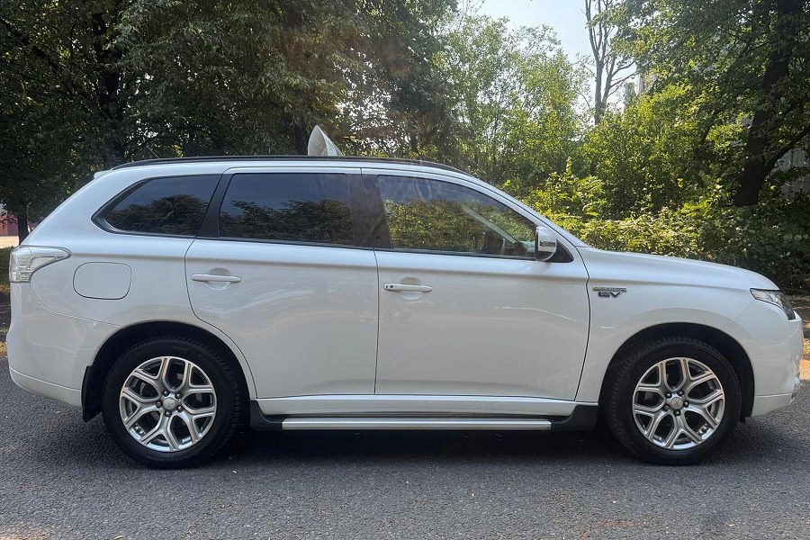2016 Mitsubishi Outlander photo 10