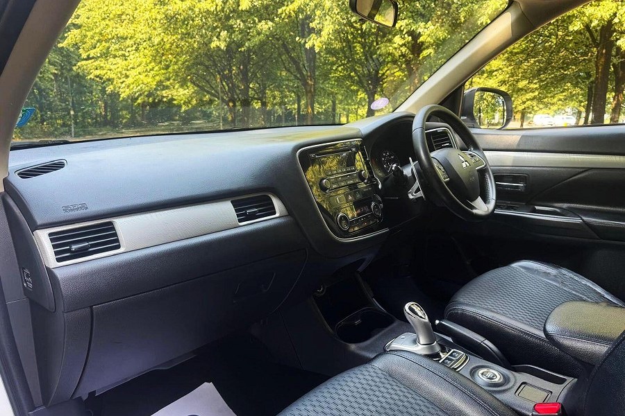 2016 Mitsubishi Outlander photo 13