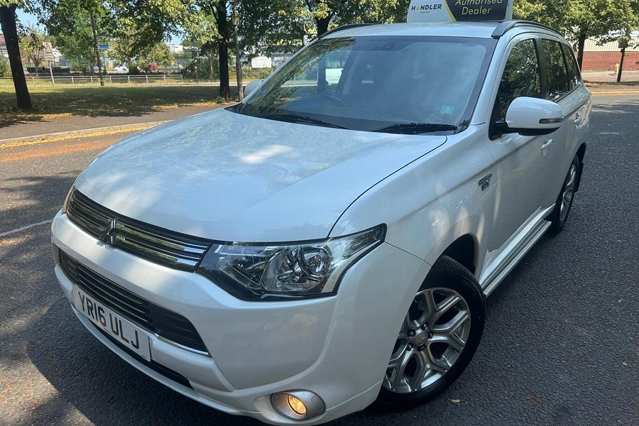 2016 Mitsubishi Outlander photo 3