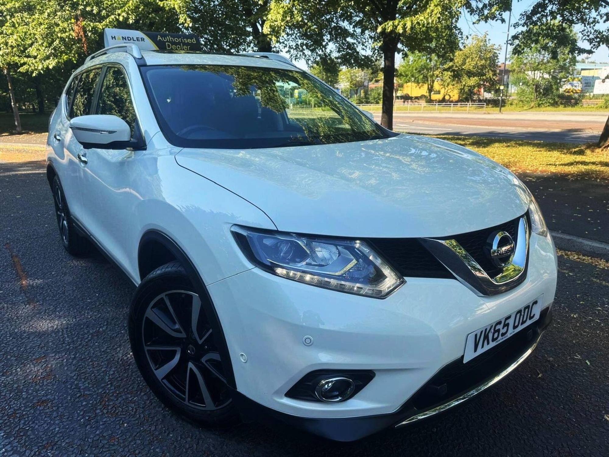 2015 Nissan X-Trail 1.6 dCi Tekna SUV 5dr Diesel Manual 4WD Euro 6 (s/s) (130 ps) for sale at Bros Motors