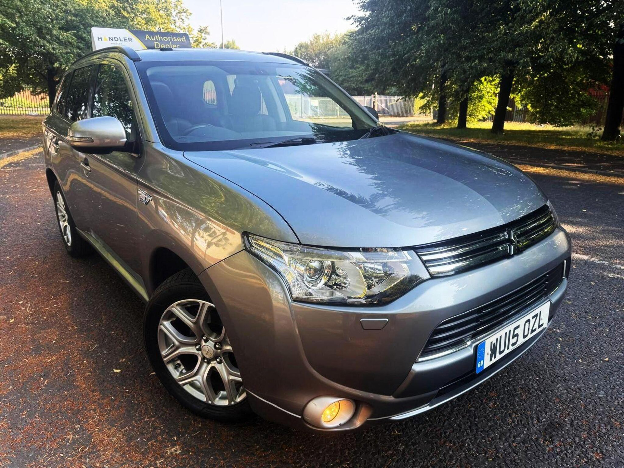2015 Mitsubishi Outlander 2.0h 12kWh GX4h SUV 5dr Petrol Plug-in Hybrid CVT 4WD Euro 5 (s/s) (200 ps) for sale at Bros Motors