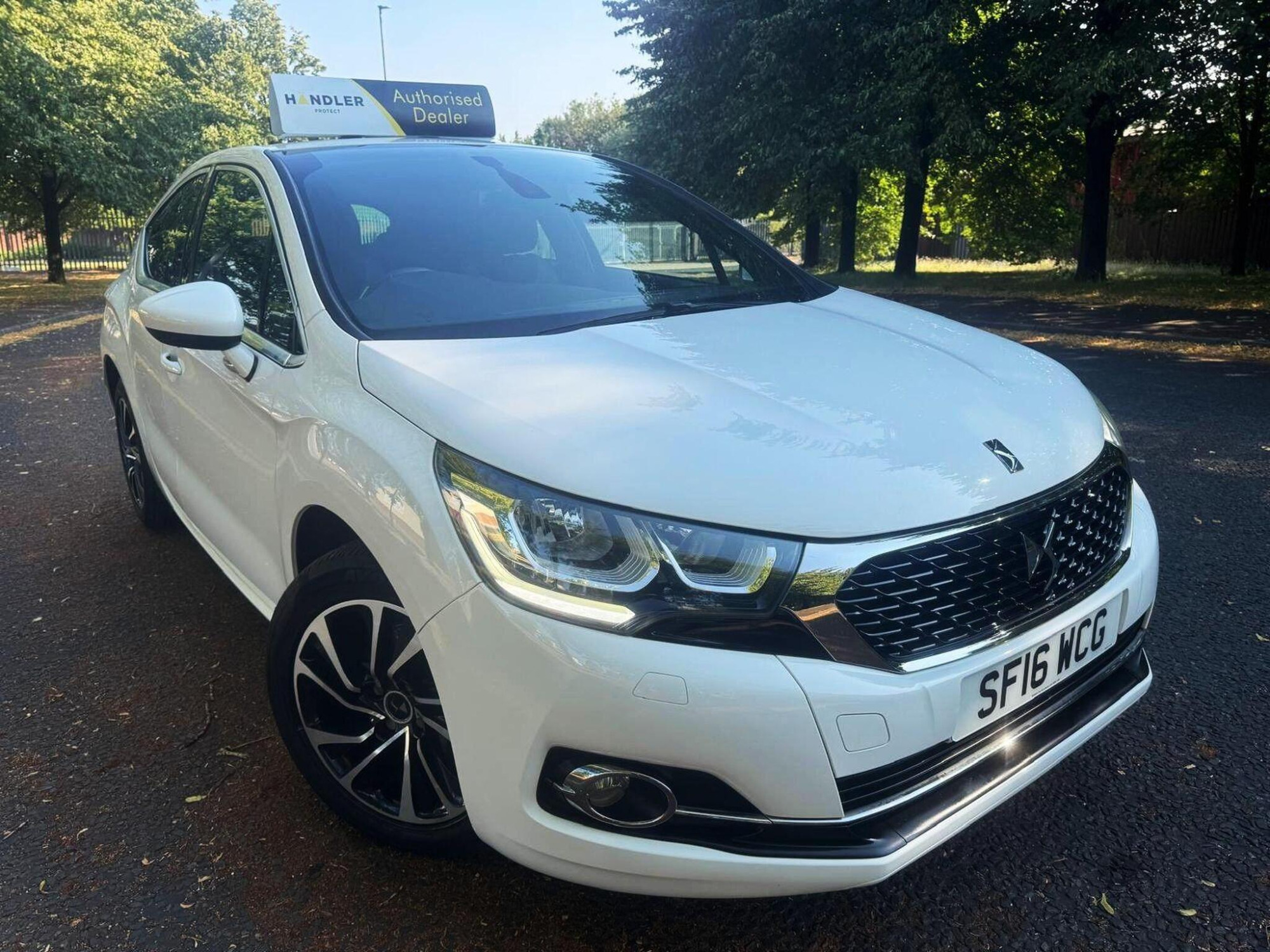 2016 DS AUTOMOBILES DS 4 1.6 BlueHDi Elegance Hatchback 5dr Diesel Manual Euro 6 (s/s) (120 ps) for sale at Bros Motors