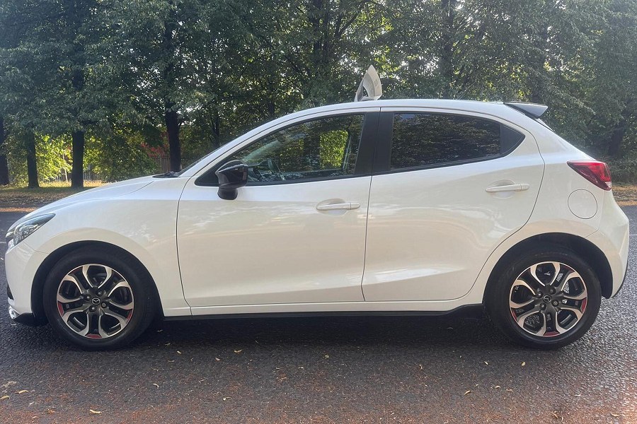 2017 Mazda Mazda2 photo 3