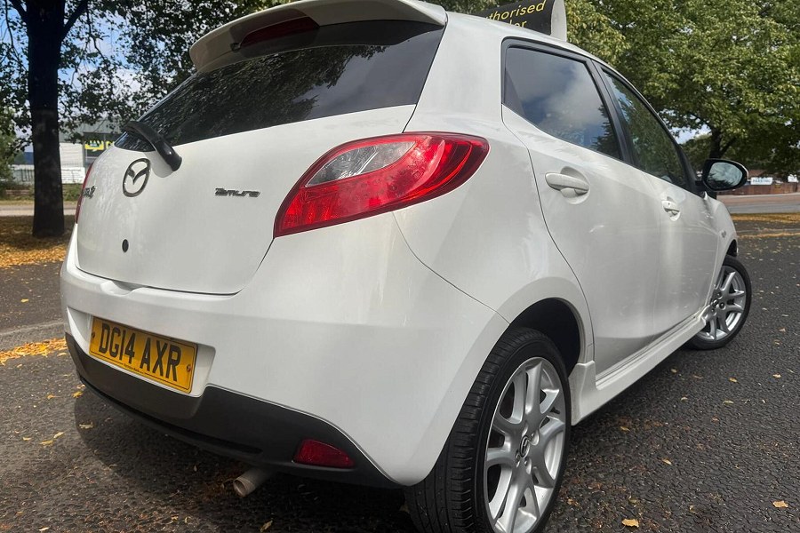 2014 Mazda Mazda2 photo 9