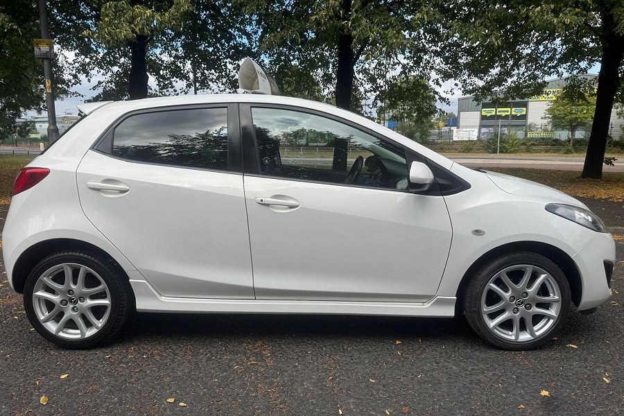 2014 Mazda Mazda2 photo 11