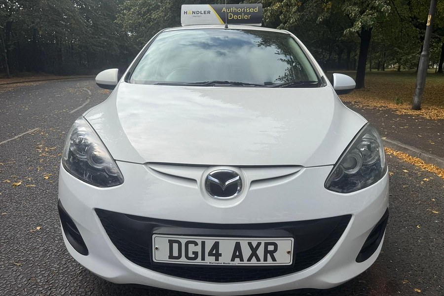 Mazda Mazda2 photo 2