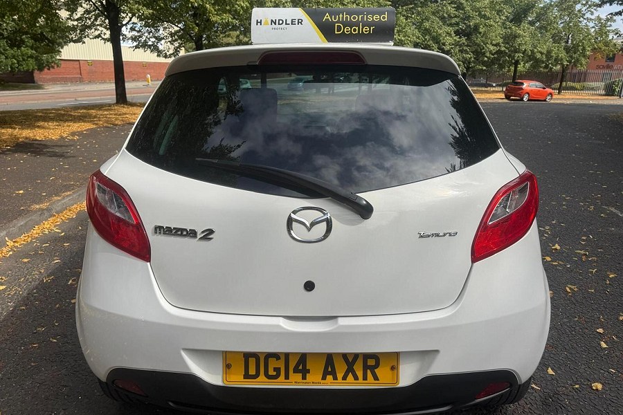 2014 Mazda Mazda2 photo 12