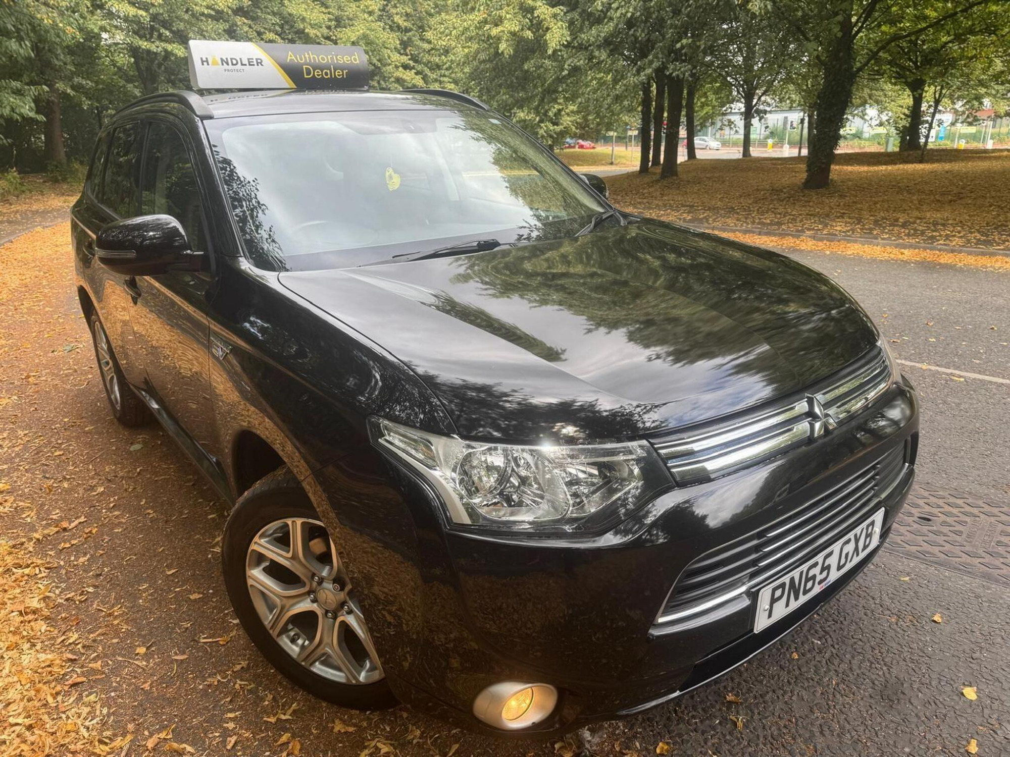 2015 Mitsubishi Outlander 2.0h 12kWh GX3h CVT 4WD Euro 5 (s/s) 5dr for sale at Bros Motors