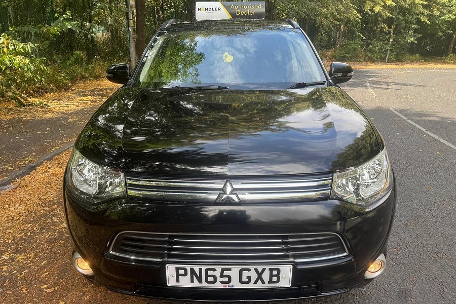 2015 Mitsubishi Outlander photo 2