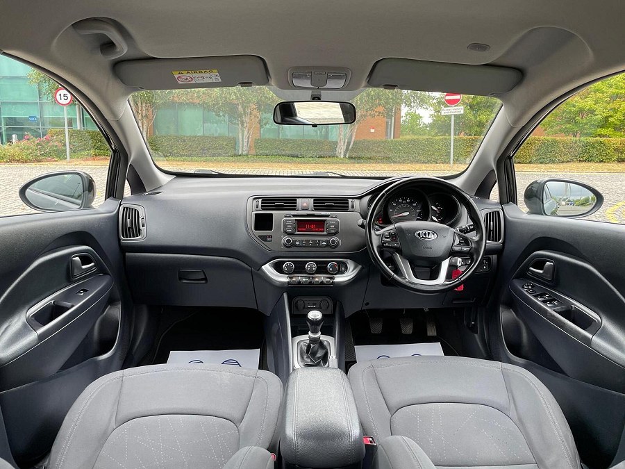 2015 Kia Rio photo 14