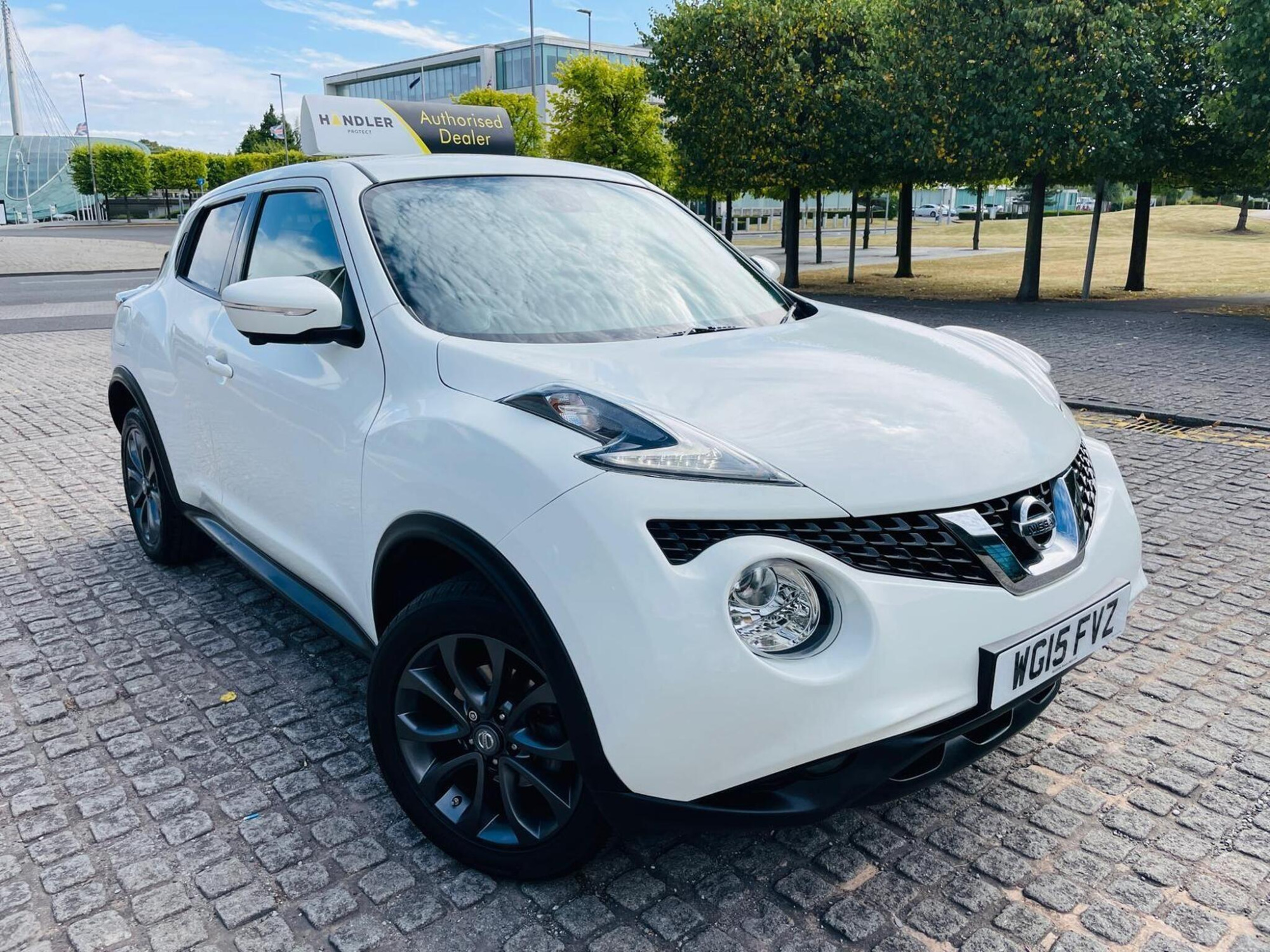 2015 Nissan Juke 1.6 Tekna SUV 5dr Petrol XTRON Euro 6 (117 ps) for sale at Bros Motors
