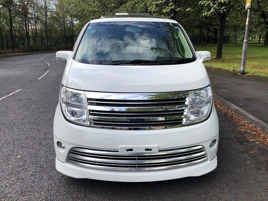 Nissan Elgrand photo 2