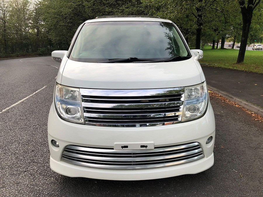 Nissan Elgrand photo 2