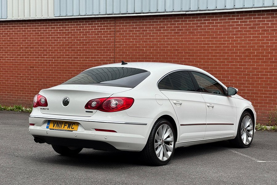 Volkswagen CC photo 2