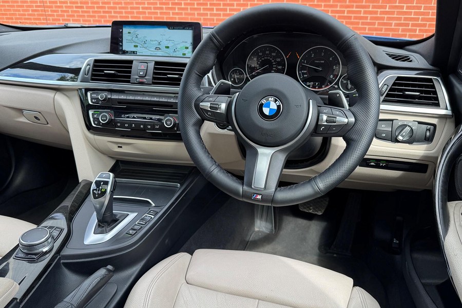 2017 BMW 3 Series photo 3