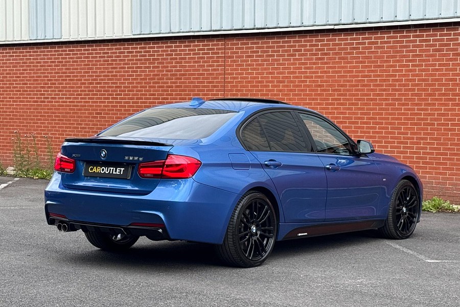 BMW 3 Series photo 2