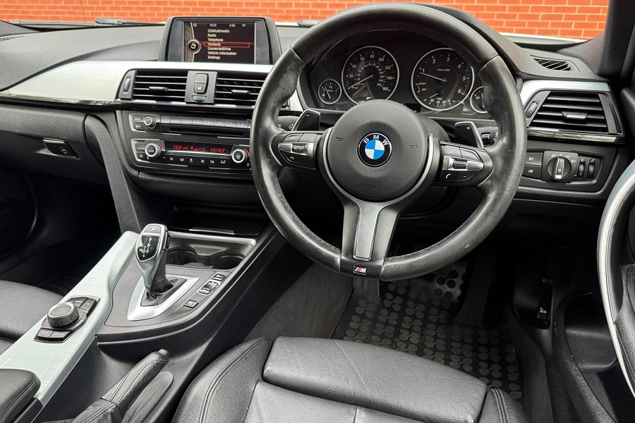 2013 BMW 3 Series photo 3