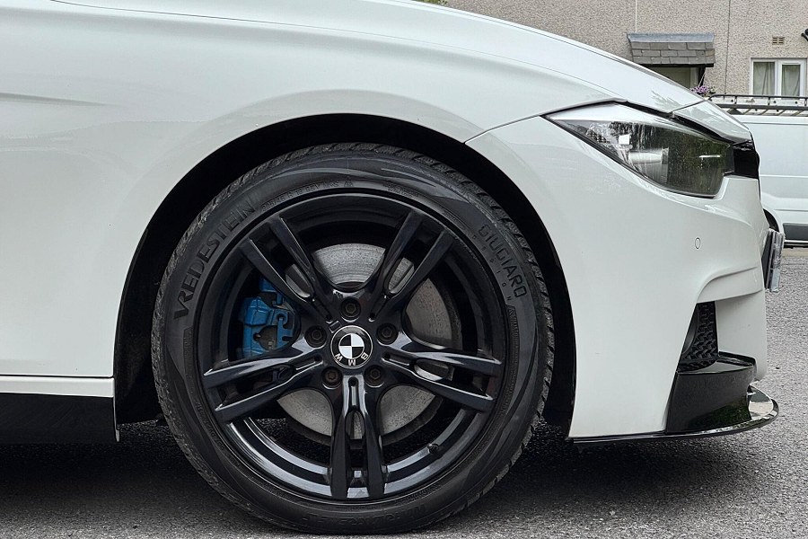 2013 BMW 3 Series photo 12