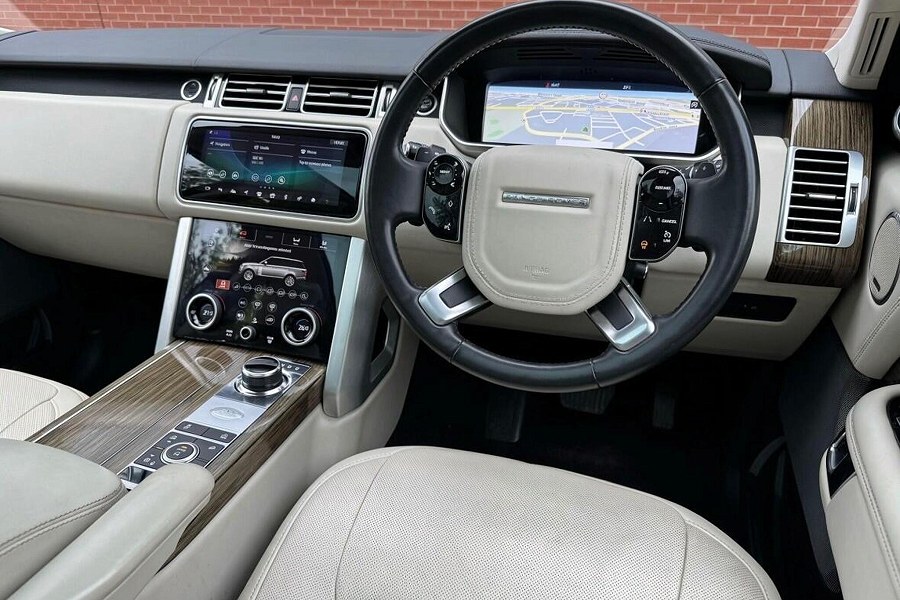 2018 Land Rover Range Rover photo 3