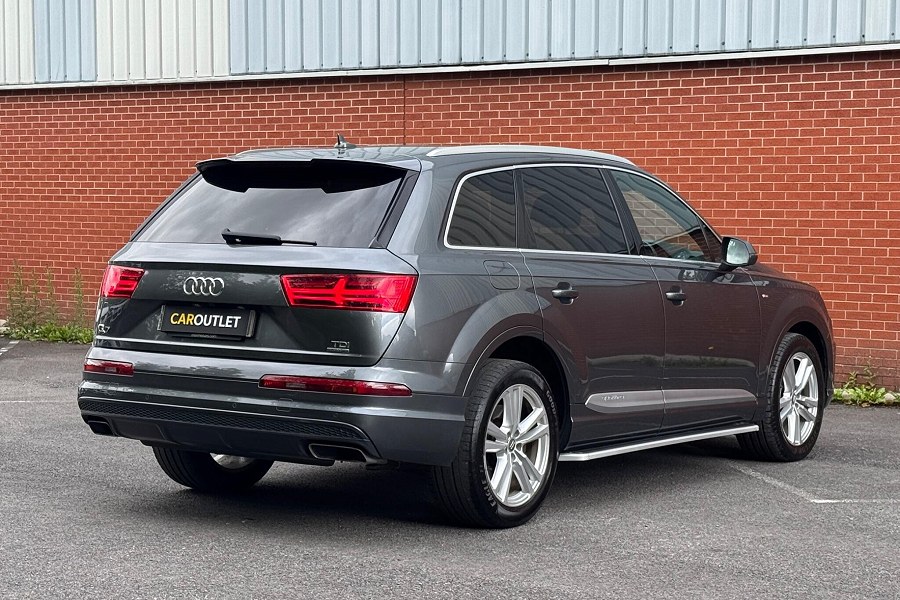 Audi Q7 photo 2