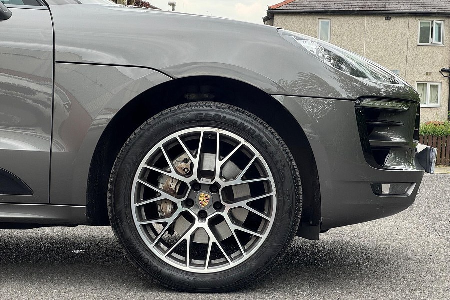 2015 Porsche Macan photo 11