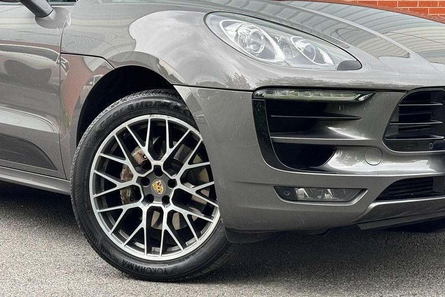 2015 Porsche Macan photo 12