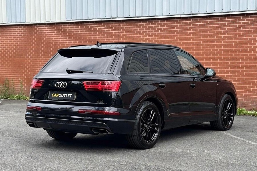 Audi Q7 photo 2