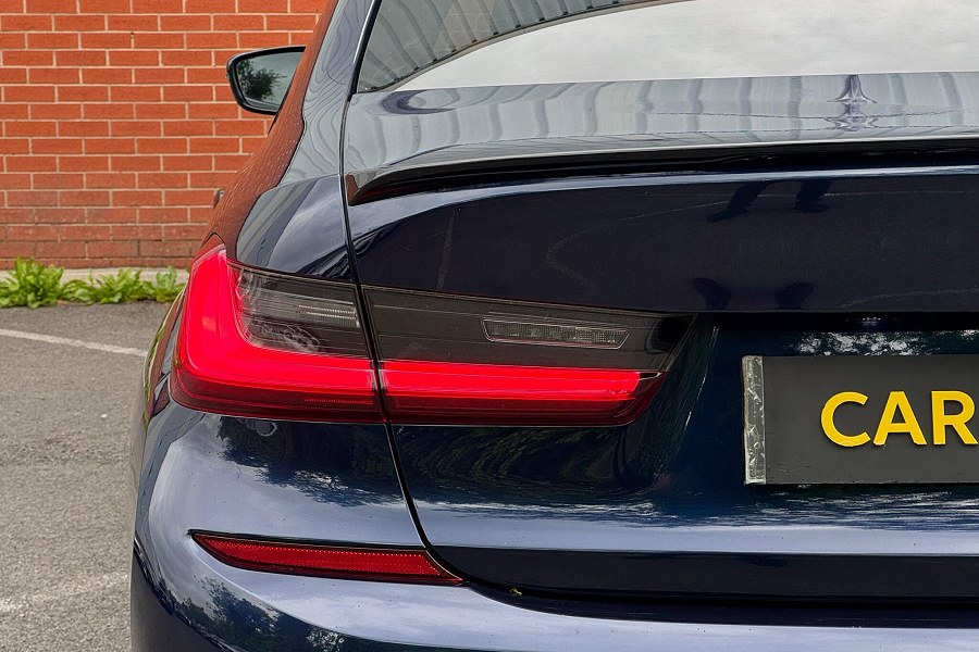 2020 BMW 3 Series photo 14