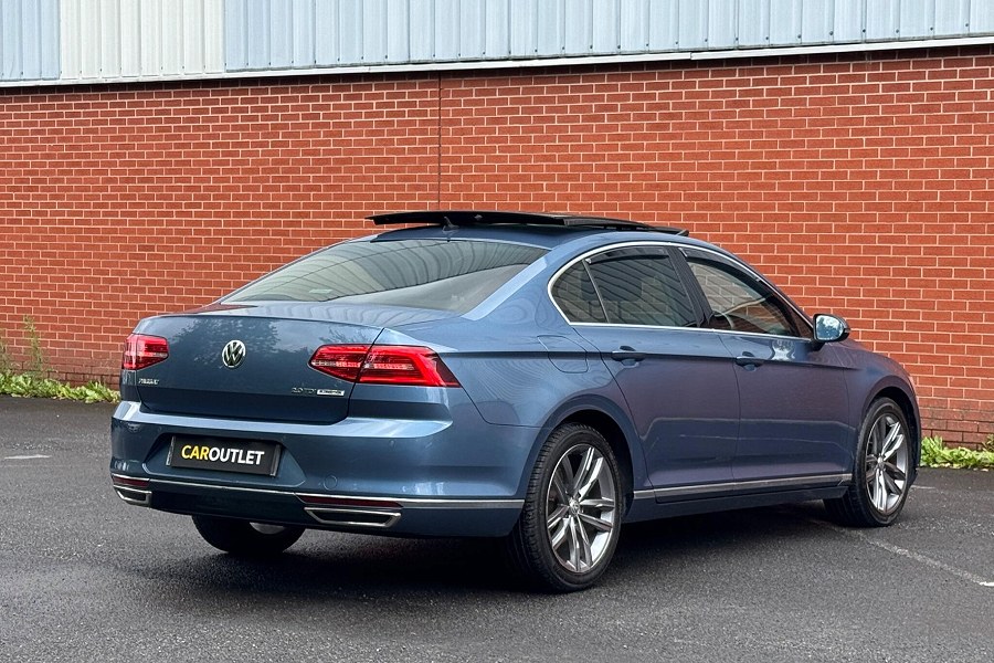 2017 Volkswagen Passat photo 2