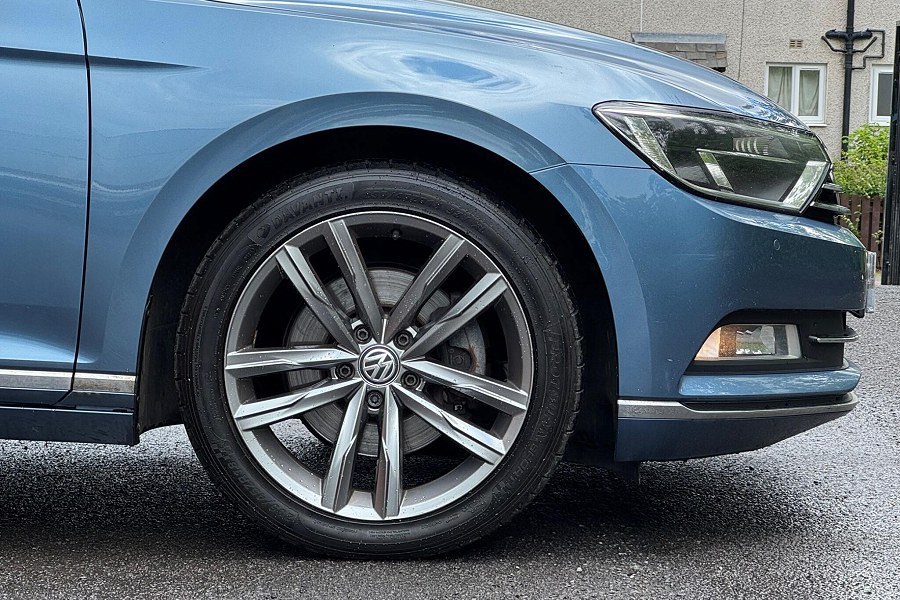 2017 Volkswagen Passat photo 9