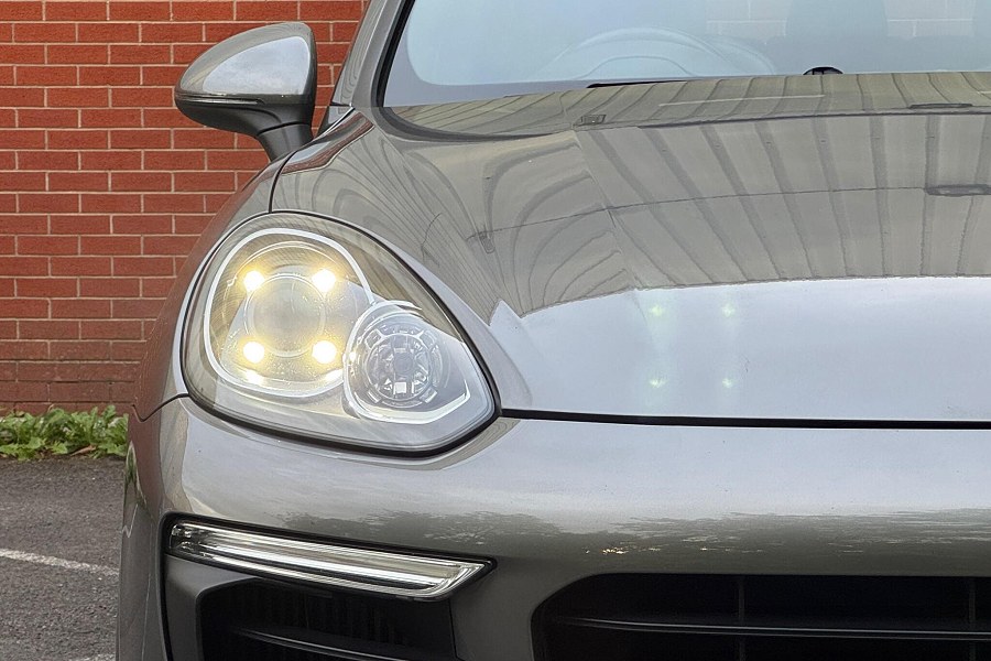 2017 Porsche Cayenne photo 9