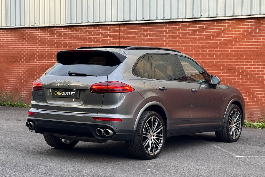 Porsche Cayenne photo 2