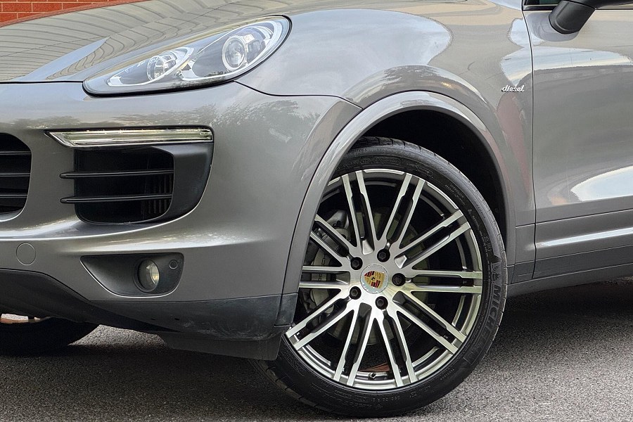 2017 Porsche Cayenne photo 13