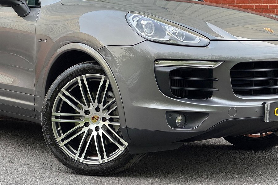 2017 Porsche Cayenne photo 10