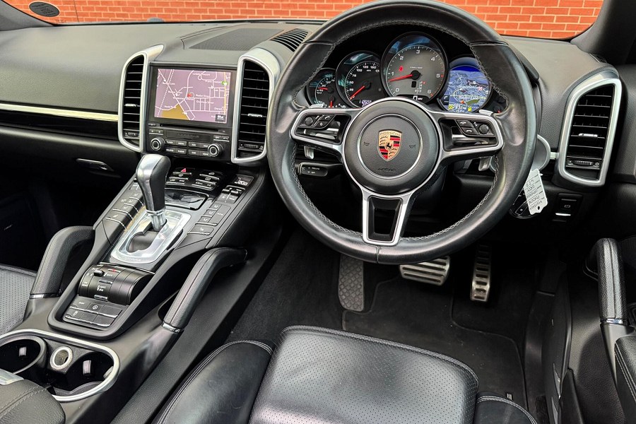 2017 Porsche Cayenne photo 3