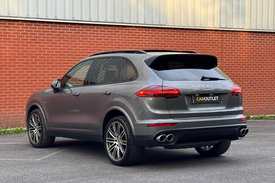 2017 Porsche Cayenne photo 6