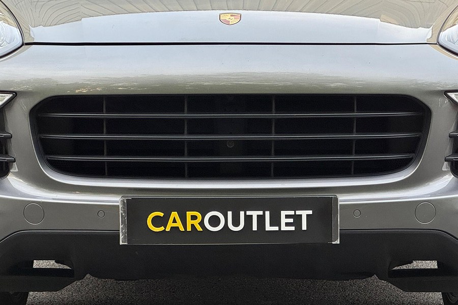 2017 Porsche Cayenne photo 8