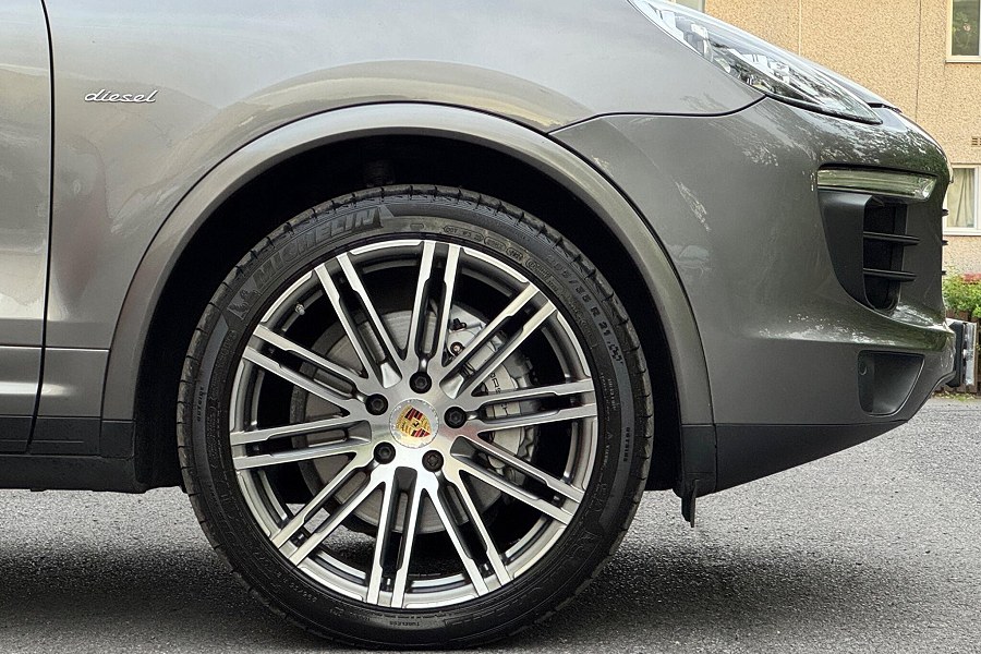 2017 Porsche Cayenne photo 12