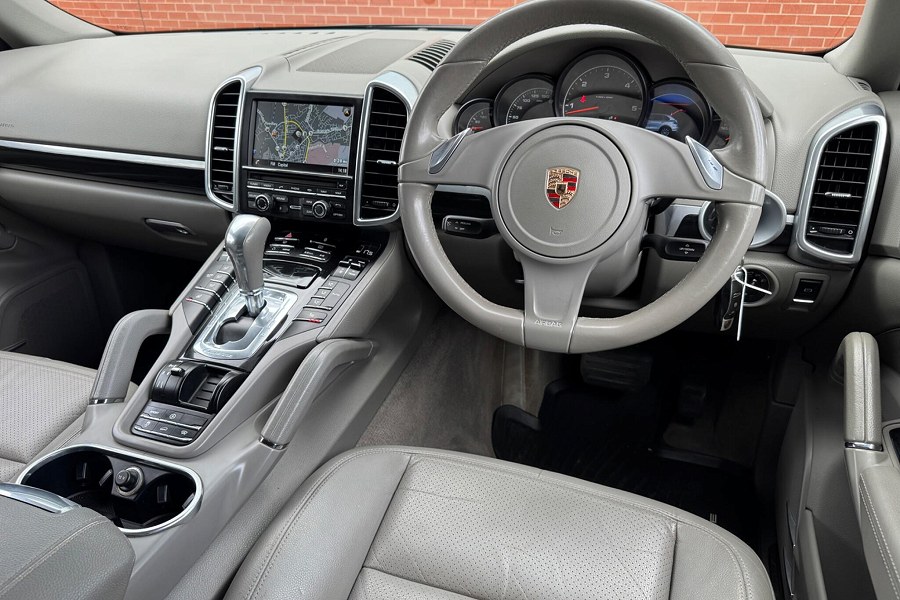 2014 Porsche Cayenne photo 3
