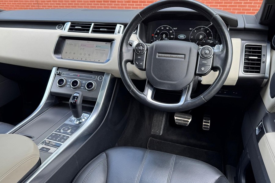 2017 Land Rover Range Rover Sport photo 3
