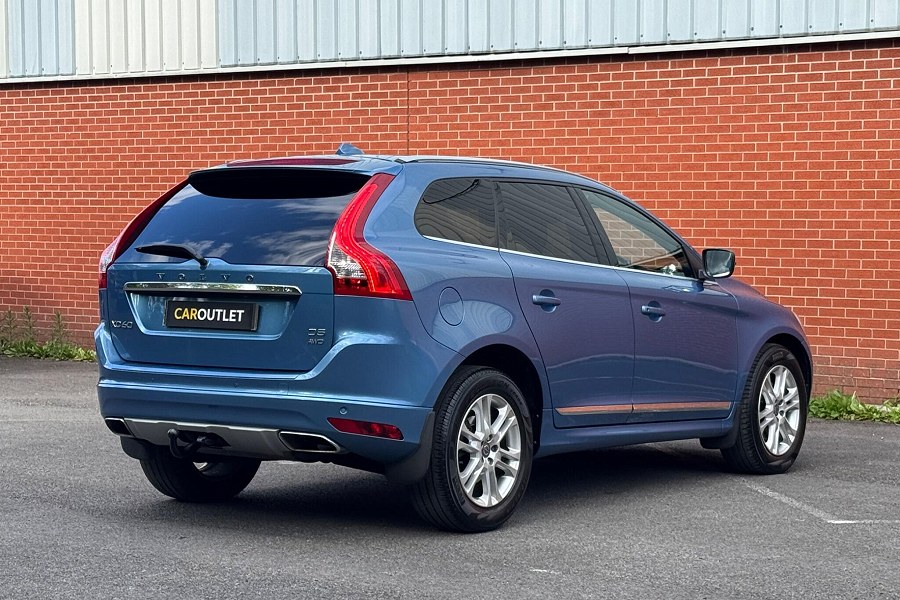 Volvo XC60 photo 2
