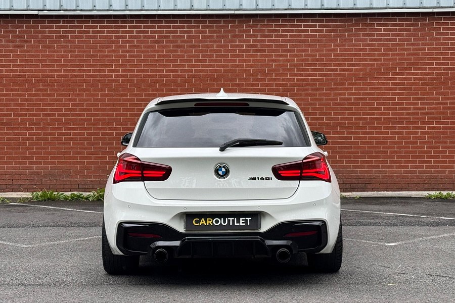 2017 BMW 1 Series photo 7