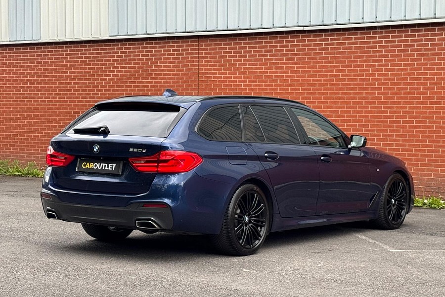 2019 BMW 5 Series photo 2