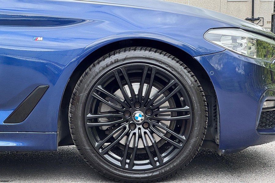2019 BMW 5 Series photo 11